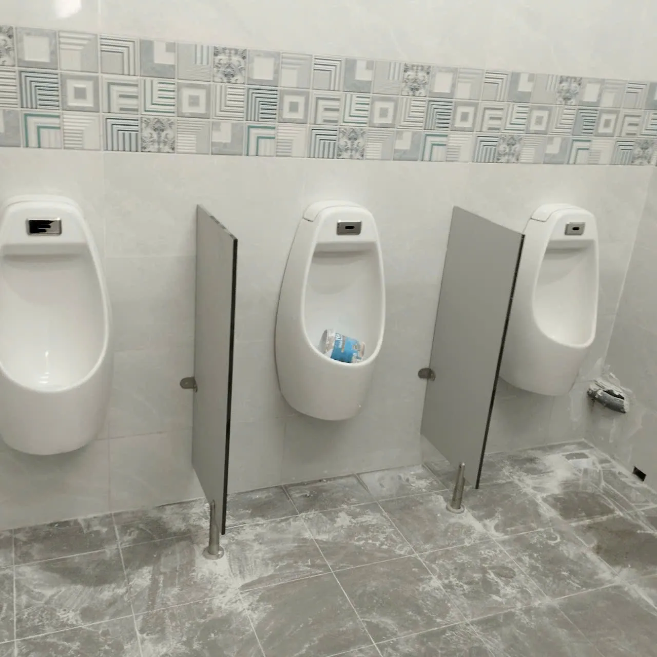 Thi công vách ngăn nhà vệ sinh Compact HPL trọn gói tại Cần Thơ