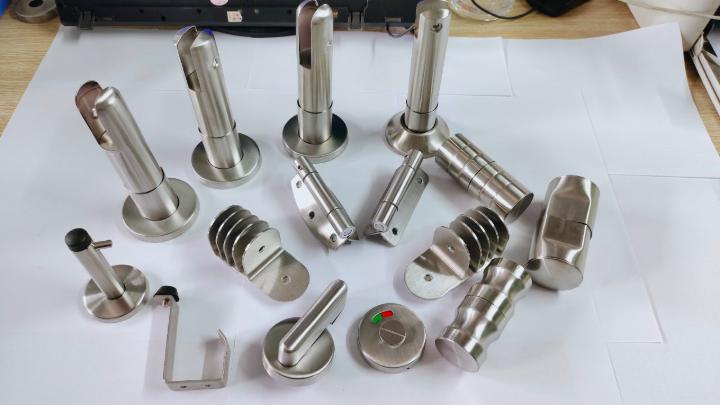 Trọn bộ phụ kiện vách ngăn vệ sinh inox 304 chính hãng Trọn bộ phụ kiện vách ngăn vệ sinh inox 304 chính hãng