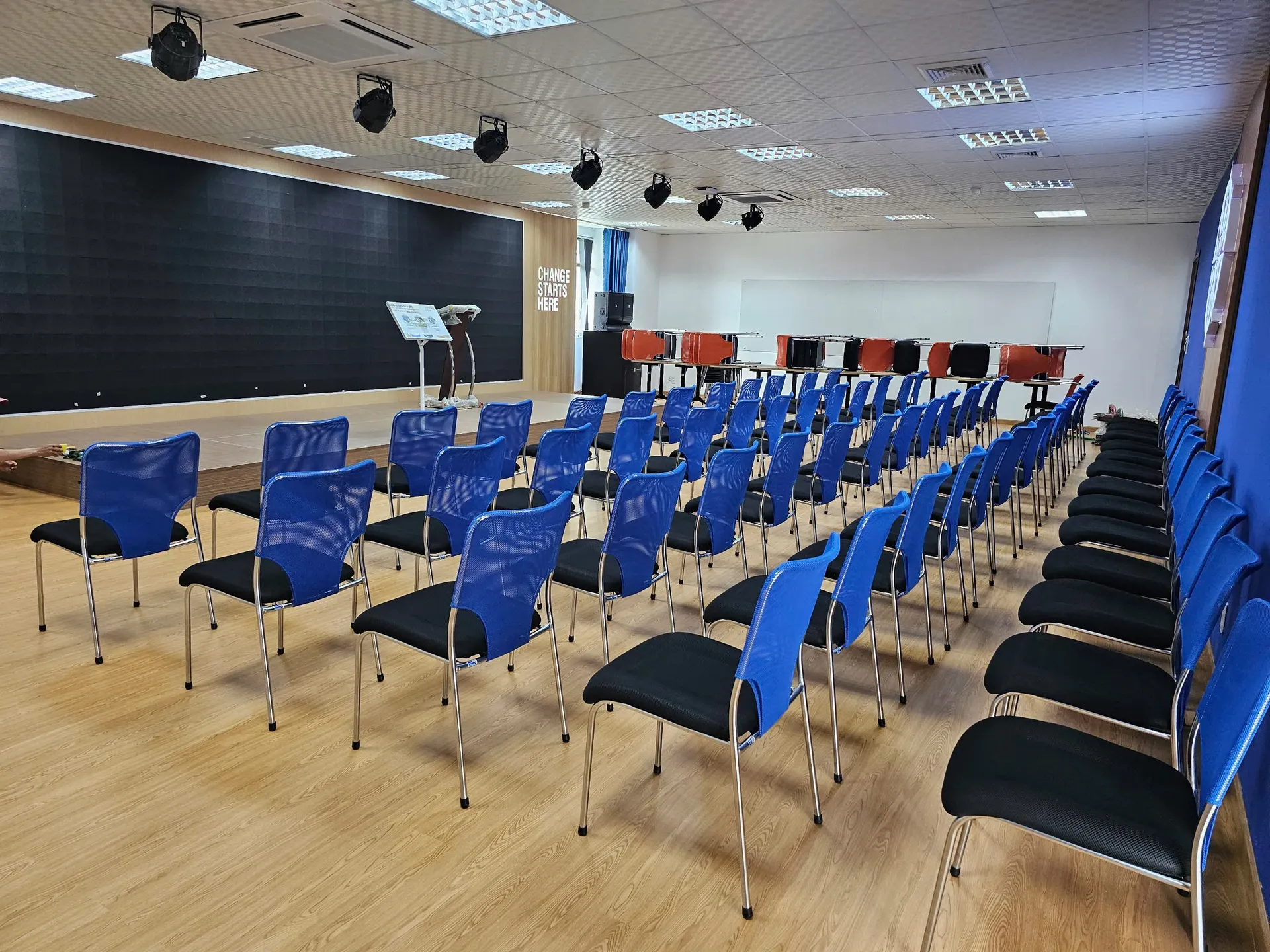 nội thất phòng hoc FPT