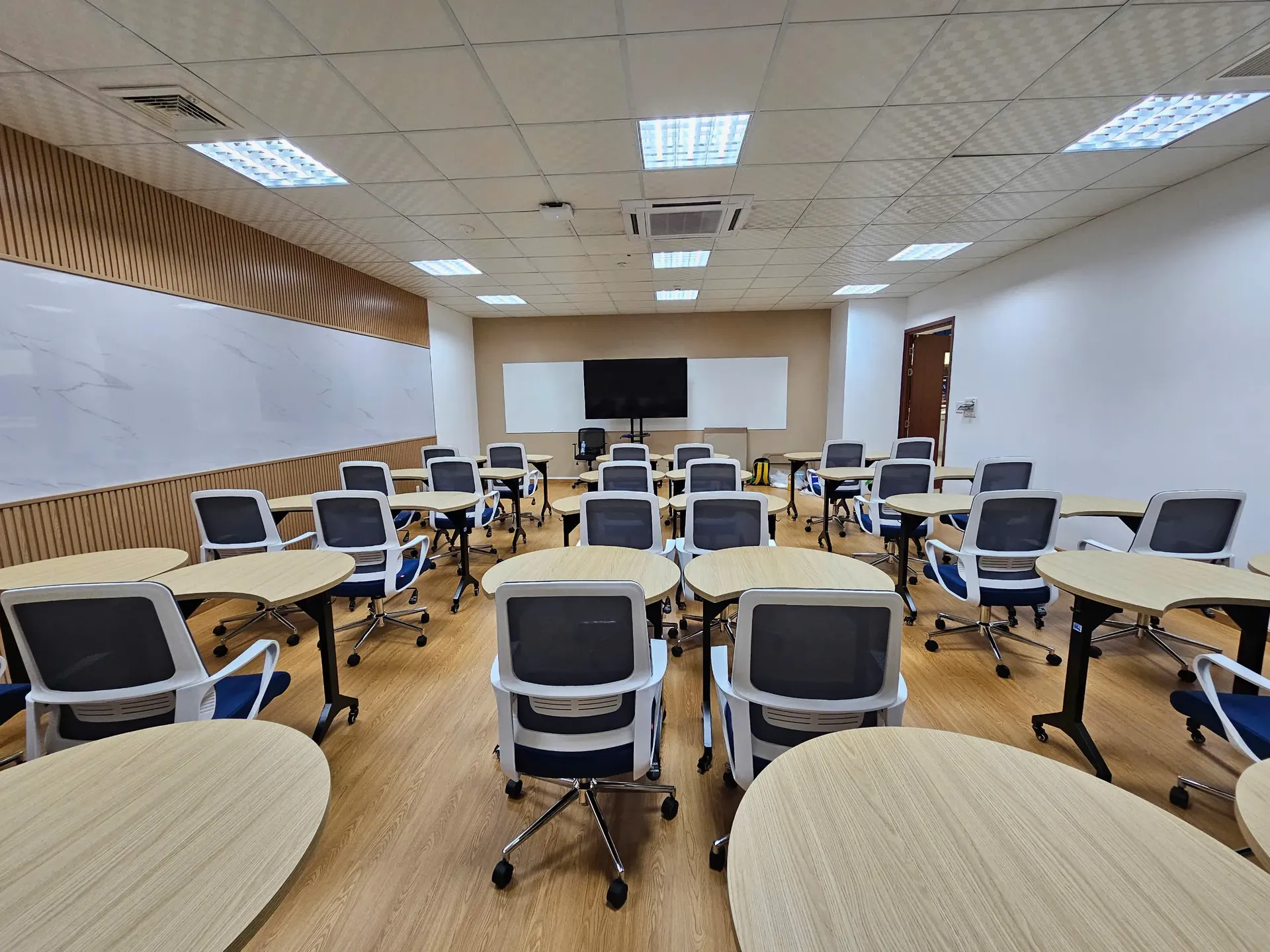 nội thất phòng hoc FPT