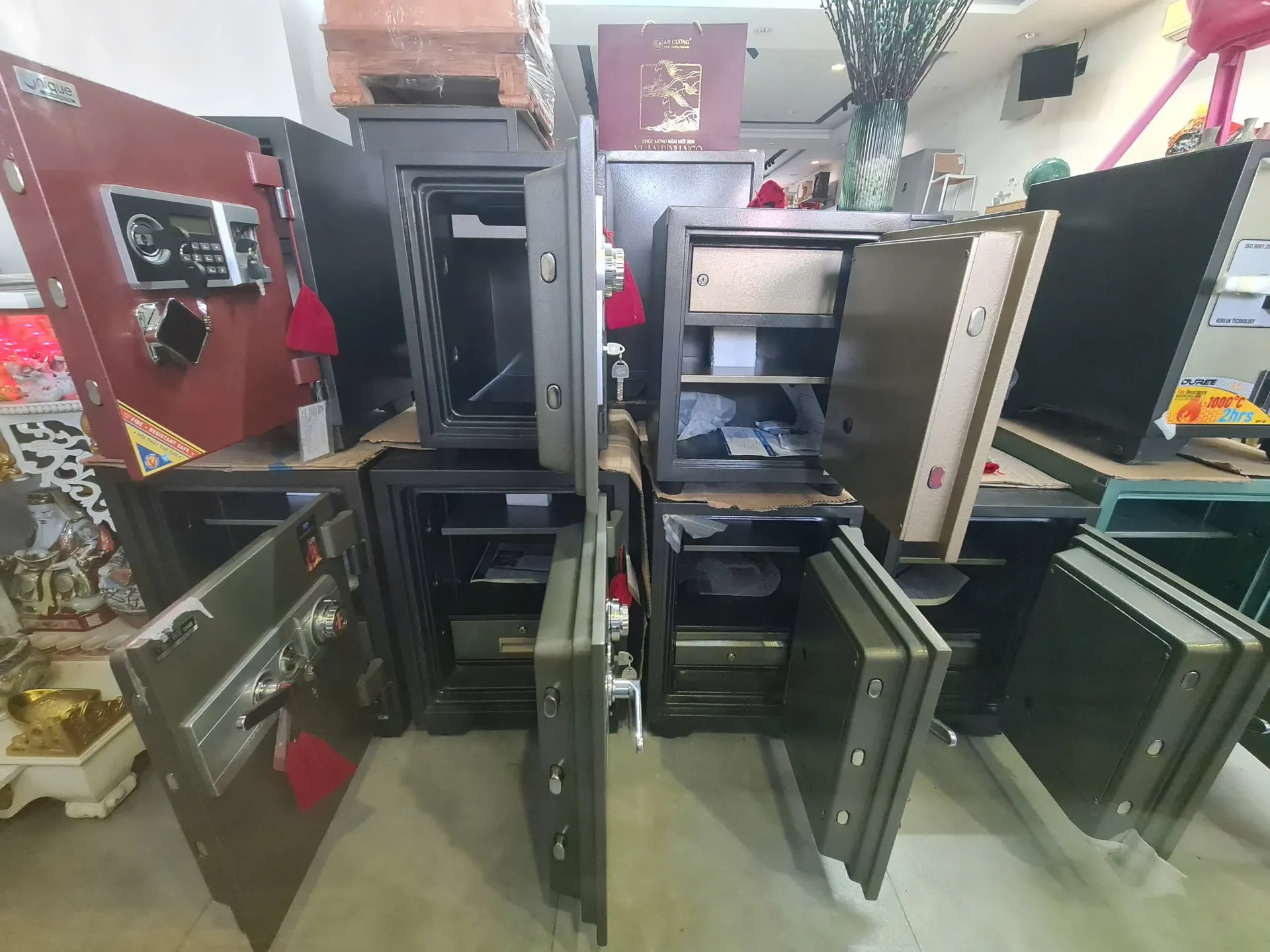 Bên trong kết sắt the one Bên trong kết sắt the one