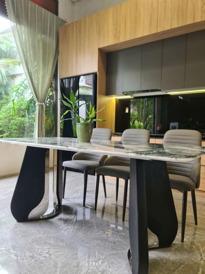 Bộ bàn1,8m mặt đá kết hợp ghế nệm